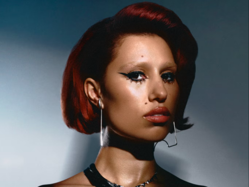 Raye: The Independent Major Hit